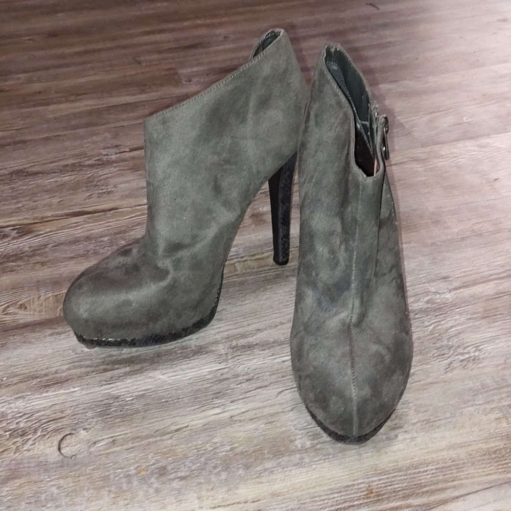 Sofia Vergara Womens Sz 9 Flame Ankle Boots Gray Suede like Zip Stiletto Heel